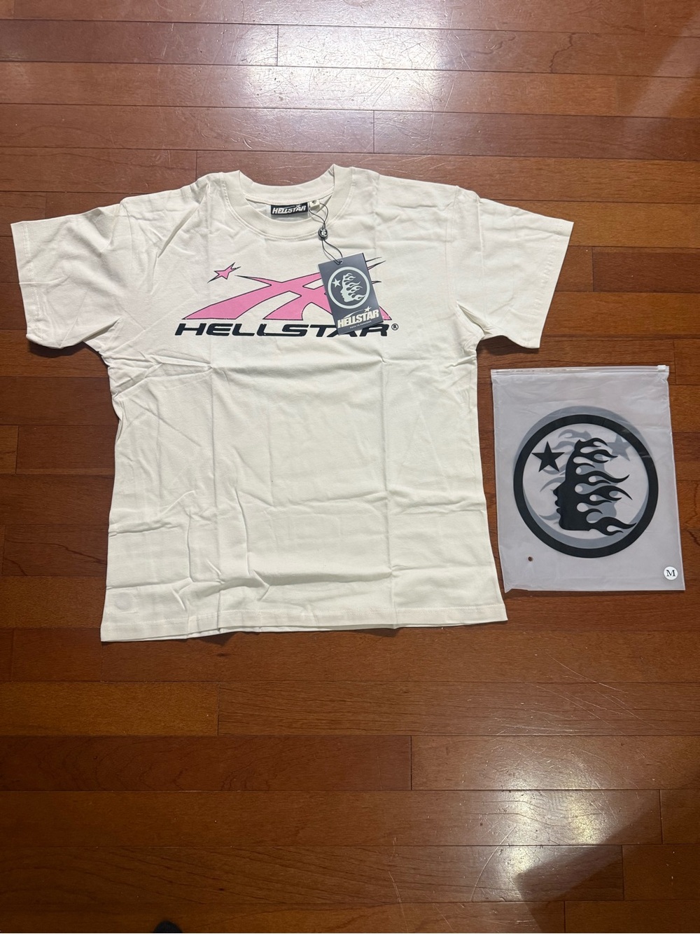 Hellstar T‑Shirt in Cream with Pink Logo